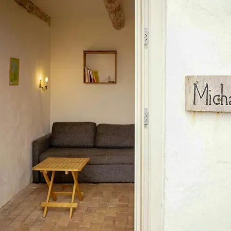 Autentisk Landidyl I Gaestehus Pa Fritliggende Gard Harlev (Stevns)